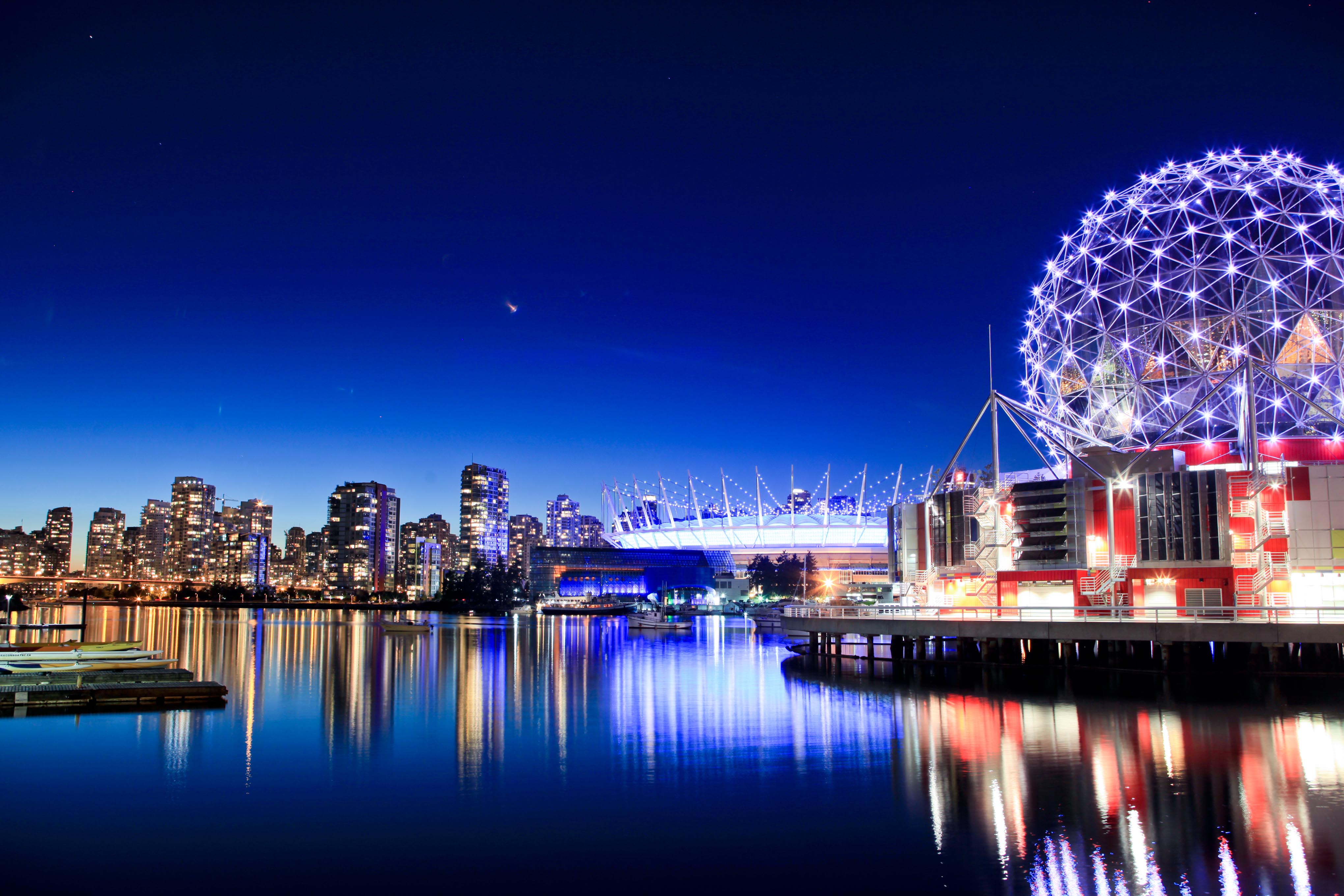 バンクーバー オリンピックビレッジの夜景 トワイライト トラベラー バンクーバー オリンピックビレッジの夜景 トワイライト トラベラー